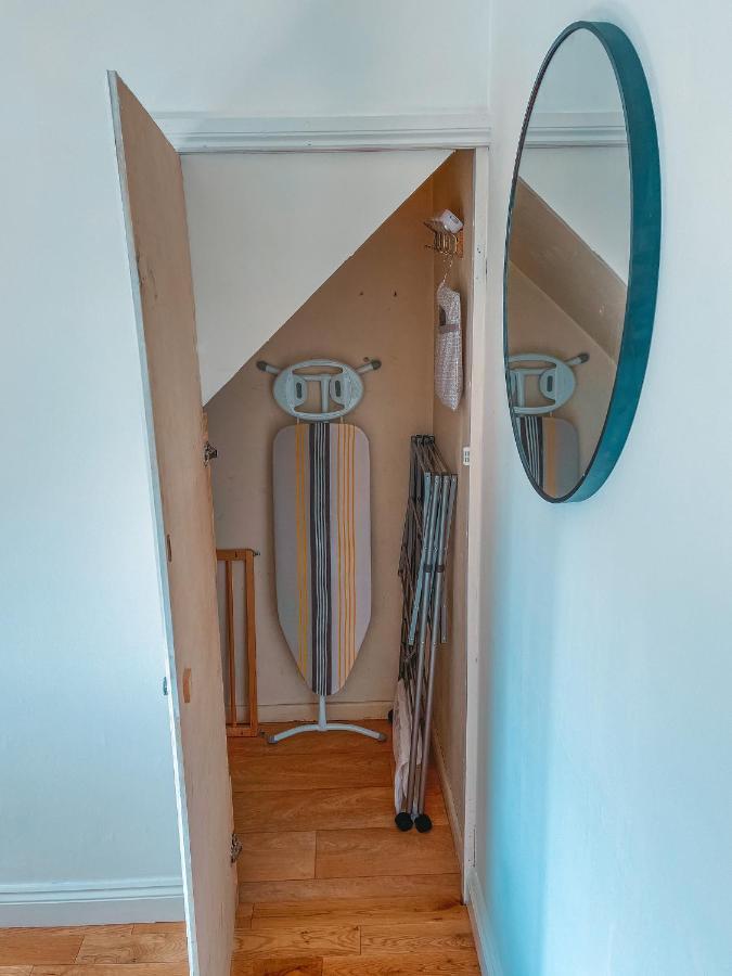 Staybynumbers - Spacious Three Bed House Royal Hillsborough Exteriör bild