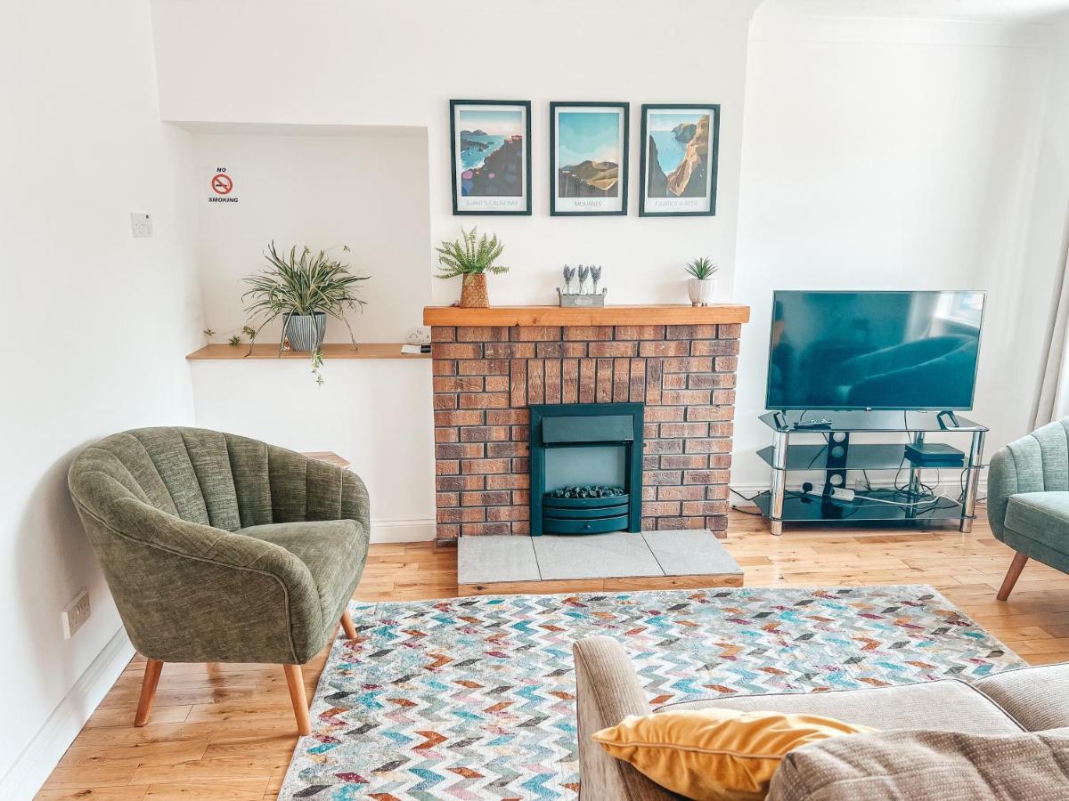 Staybynumbers - Spacious Three Bed House Royal Hillsborough Exteriör bild