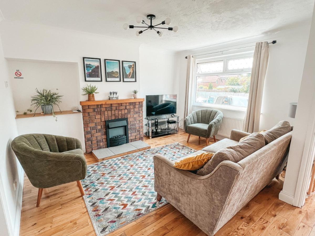 Staybynumbers - Spacious Three Bed House Royal Hillsborough Exteriör bild